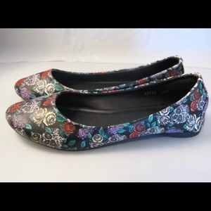 T.U.K tuk skull flats size 7